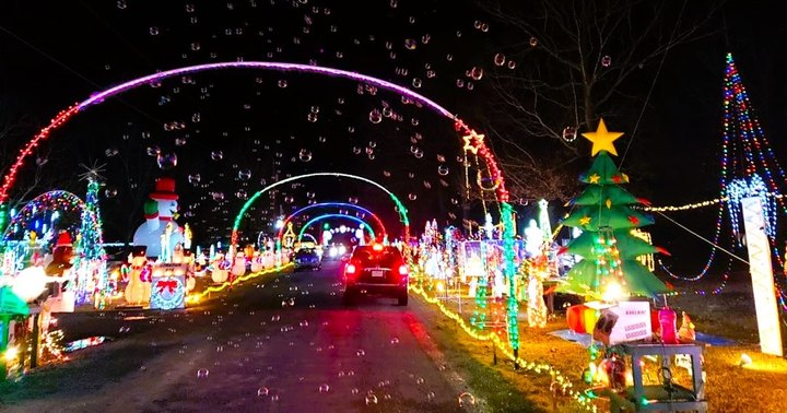 Drive Through Millions Of Lights At Finney's Christmas Wonderland In Arkansas At Their Holiday Display