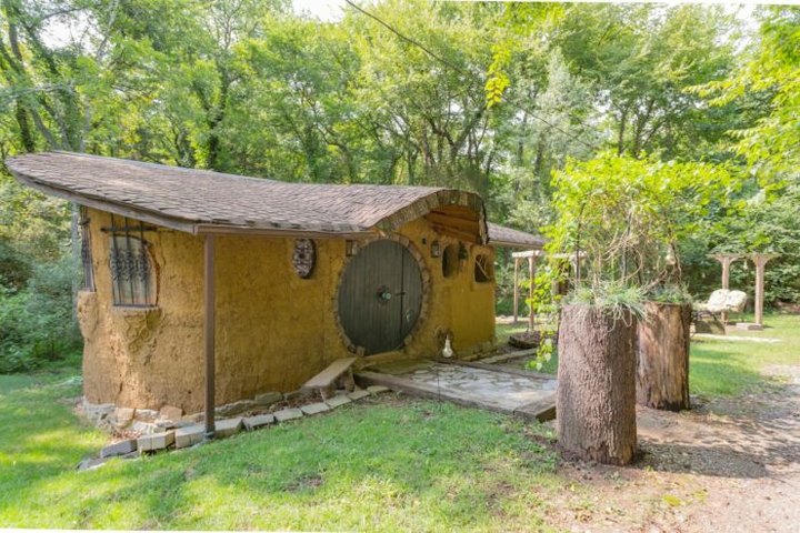 This Hobbit House AirBnB Just Outside Of Nashville Is The Perfect Retreat For A Fantastical Getaway