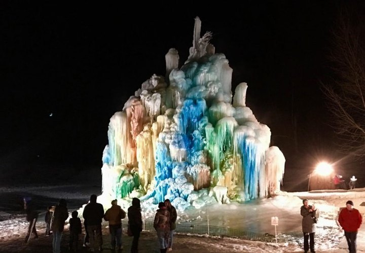 This Indiana Ice Tree Is A One-Of-A-Kind Winter Oddity That Will Blow You Away