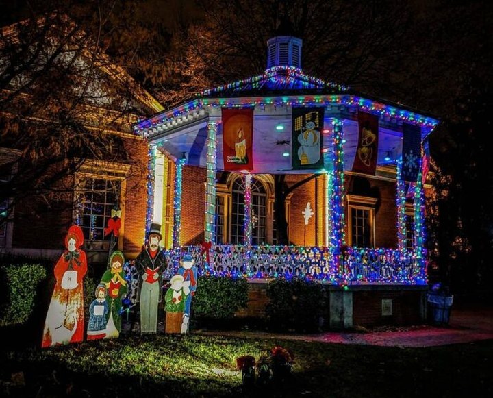 Discover A New Holiday Adventure Packed With Decor And Lights At The Lancaster Holiday Spirit Trail In Ohio