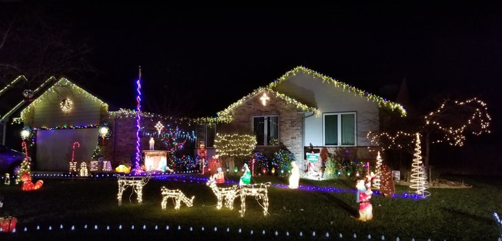 You've Gotta See These 9 Spectacular Neighborhood Christmas Light Displays In Kansas