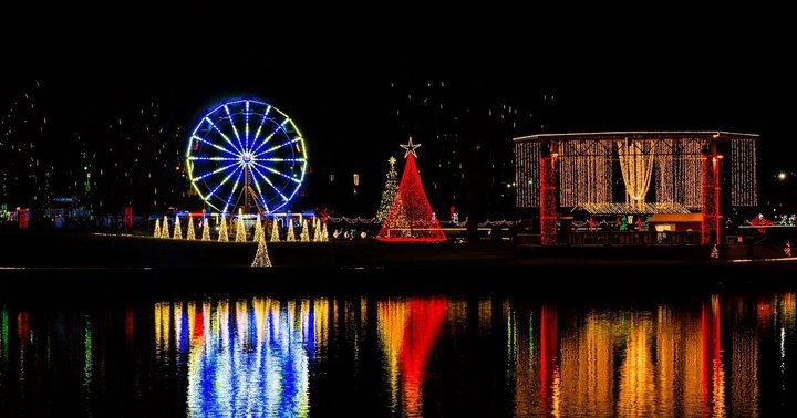 Everyone Should Take This Spectacular Holiday Trail Of Lights In Arkansas This Season