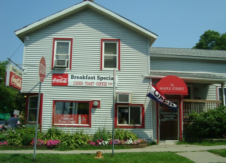 Visit Handy's Lunch, The Small Town Diner In Vermont That's Been Around Since The 1940s