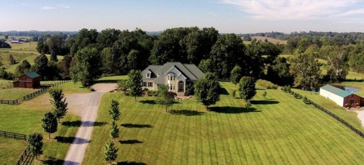 There's A Bed and Breakfast On This Scenic Farm In Kentucky And You Simply Have To Visit