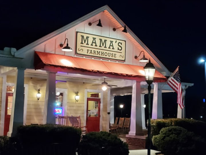 Mama's Farmhouse In Tennessee Serves Up Some Of The Best Home Cooking You'll Find Anywhere In The Country