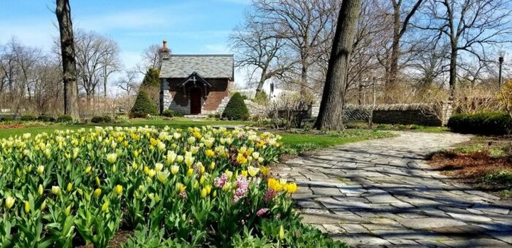 Visit Wellfield Botanic Gardens In Indiana To See Tons Of Colorful Flowers This Spring