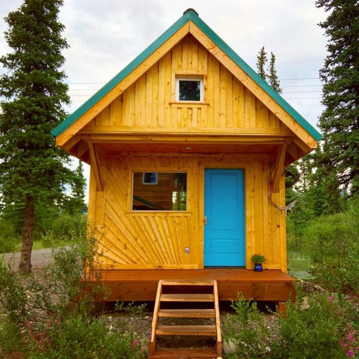 Stay At This Bright And Beautiful Alaskan Cabin Right Outside Denali National Park