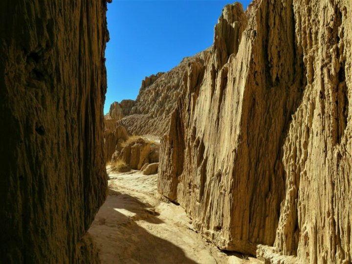 Take A Short Trek Through A Maze Of Slot Canyons On The Moon Caves Trail In Nevada