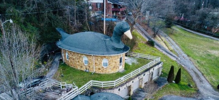 You Can Spend The Night In A Goose At The Quirky Mother Goose Inn In Kentucky