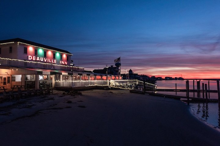 One Of New Jersey's Hidden Gems, You'll See The Most Spectacular Sunsets At This Beachfront Restaurant