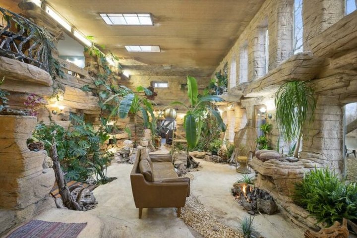 This Tropical-Themed Mansion Has Got To Be The Most Extravagant Home In Wisconsin - And It Could Be Yours For Just Over $1 Million