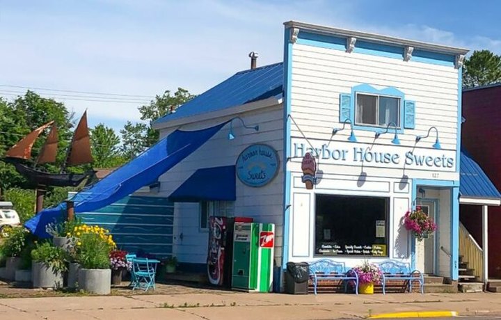 Your Sweet Tooth Will Explode When You Visit Wisconsin's Harbor House Sweets, A Small Town Sweet Shop With A Huge Selection     
