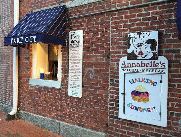 This All-Natural Seaside Ice Cream Spot Was Named The Best In New Hampshire And It's Sweet As Can Be