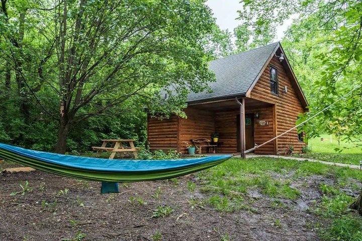 This Cozy Cabin Is The Most Bookmarked Airbnb In Kansas And It's So Easy To See Why