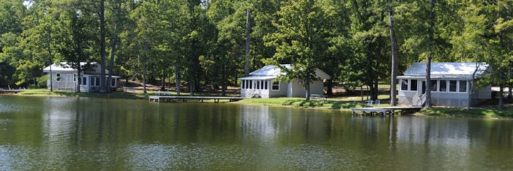 These Quaint Cottages On The Shores Of Lake Tiak-O'Khata In Mississippi Will Make Your Summer Splendid