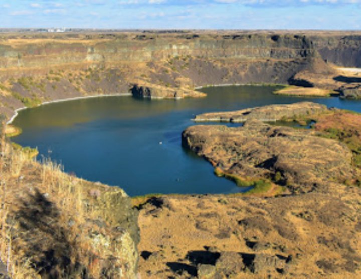 Dry Falls State Is A Scenic Outdoor Spot In Washington That's A Nature Lover’s Dream Come True