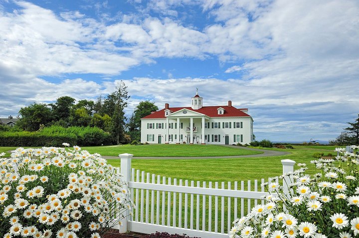 Relax And Unwind At This Luxury Bed & Breakfast On The Strait Of Juan De Fuca In Washington