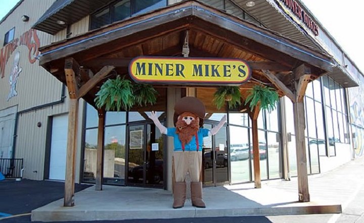 Miner Mike's In Missouri Is A 50,000-Square Foot Indoor Playground The Whole Family Will Love