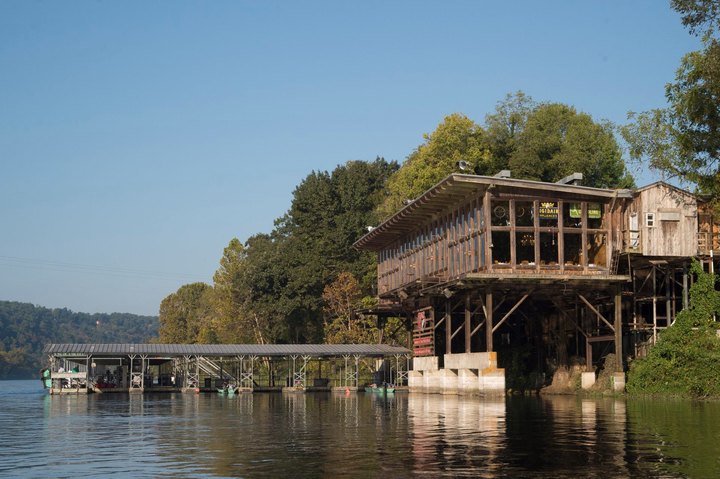 This Secluded Waterfront Restaurant In Arkansas Is One Of The Most Magical Places You’ll Ever Eat