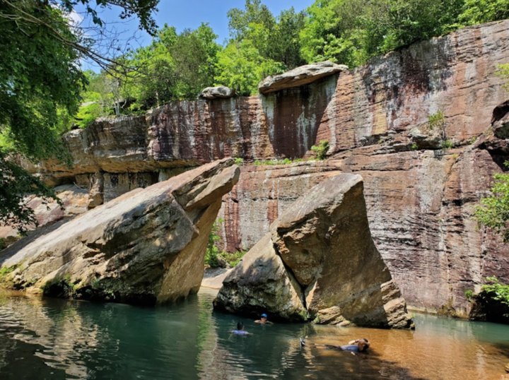 This Secluded Natural Pool In Illinois Might Just Be Your New Favorite Swimming Spot