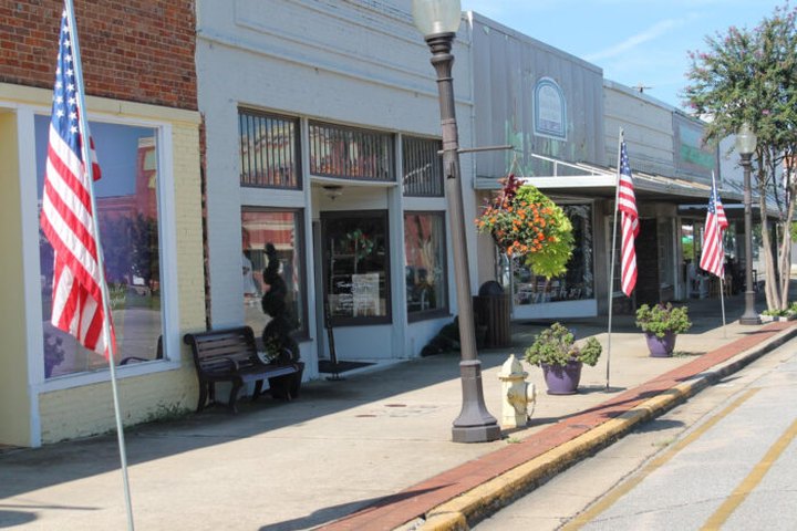 One Of The Most Unique Towns In America, Monroeville Is Perfect For A Day Trip In Alabama