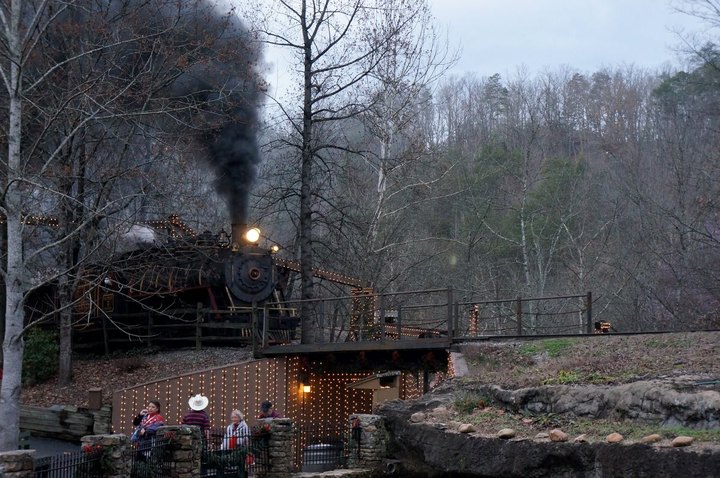 5 Incredible Tennessee Day Trips You Can Take By Train
