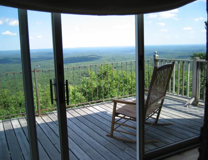 Wake Up On Top Of A Mountain At This Mt. Uncanoonuc Airbnb In New Hampshire