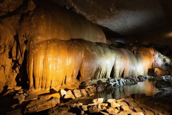 Everyone Must See The Frozen Waterfall That's Hiding Inside Alabama's Cathedral Caverns