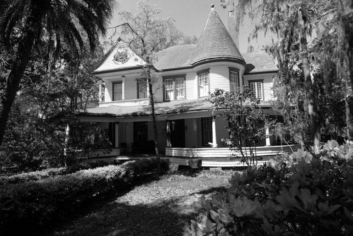 The Historic Daffodale House In Florida Is Notoriously Haunted And We Dare You To Spend The Night