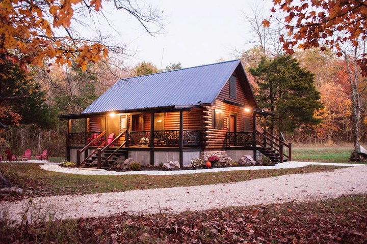 An Overnight Stay At This Secluded Cabin In Missouri Costs Less Than $140 A Night And Will Take You Back In Time