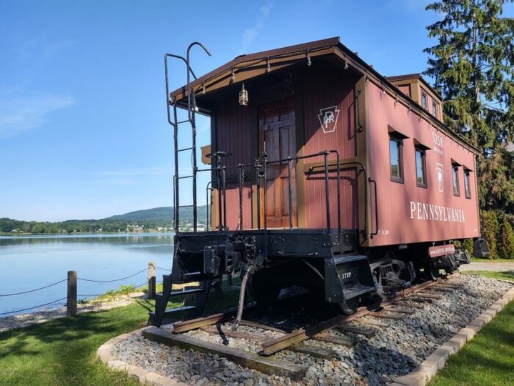 Spend The Night In An Airbnb That's Inside An Actual Caboose Right Here In Pennsylvania