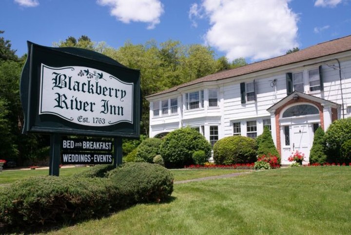 The Historic Blackberry River Inn In Connecticut Is Notoriously Haunted And We Dare You To Spend The Night