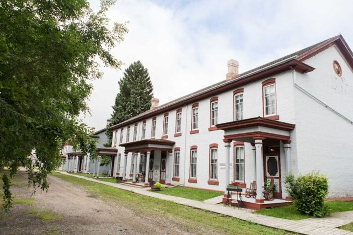 The Historic Totten Trail Inn In North Dakota Is Notoriously Haunted And We Dare You To Spend The Night