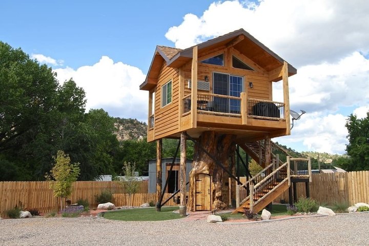The Treehouse At The Escape In Utah Is The Treehouse Getaway Adults Will Love