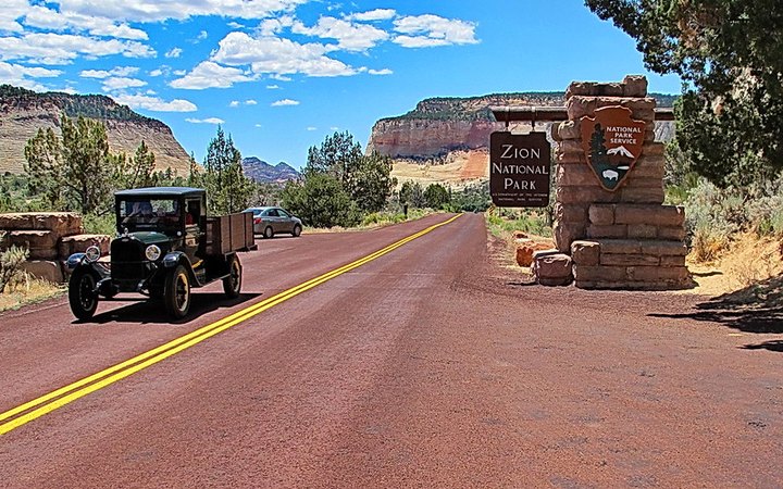 A Drive Down Zion Park Scenic Byway Will Make You Fall In Love With Utah All Over Again