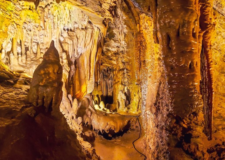 Walk Through An Underground Wonderland On This Maryland Cavern Tour