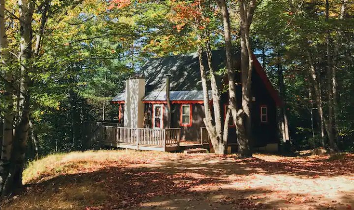 This Might Just Be The Most Cozy And Cool Airbnb In All Of New Hampshire