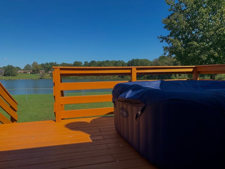 This Private Lake Airbnb In Nashville Comes With Its Own Home Theater, Bar, And Hot Tub