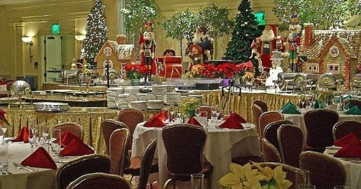 The Larger-Than-Life Holiday Santa Brunch Is Coming To New Hampshire This Winter