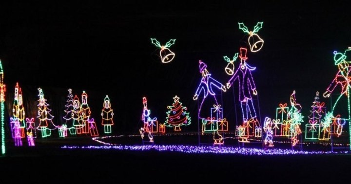 This Kentucky Cavern Transforms Into A Dazzling Holiday Drive-Thru Light Display Each Winter