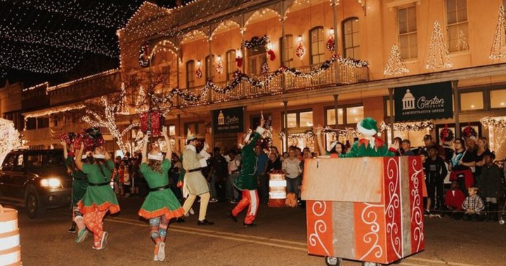 The Canton Christmas Festival In Mississippi That's Straight Out Of A Hallmark Christmas Movie
