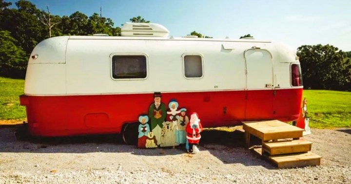 There’s A Christmas-Themed Airbnb In Arkansas And It’s The Perfect Little Hideout