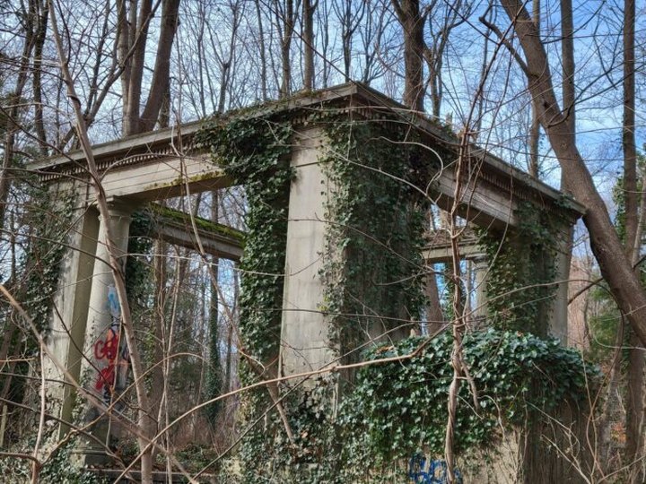 The Little-Known Ruins In New York You Can Only Reach By Hiking This 2.5-Mile Trail