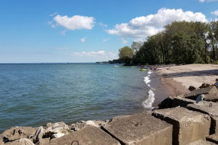 You'll Love This Secluded Ohio Beach With Miles And Miles Of Gorgeous Views