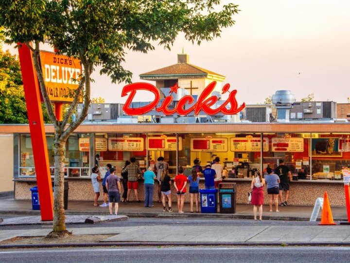 Dick’s Is A Tiny, Old-School Drive-In That Might Be One Of The Best Kept Secrets In Washington