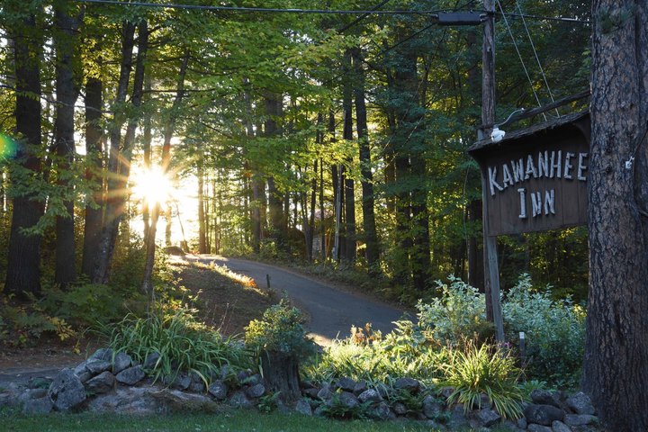 The One-Of-A-Kind Kawanhee Inn Just Might Have The Most Scenic Views In All Of Maine