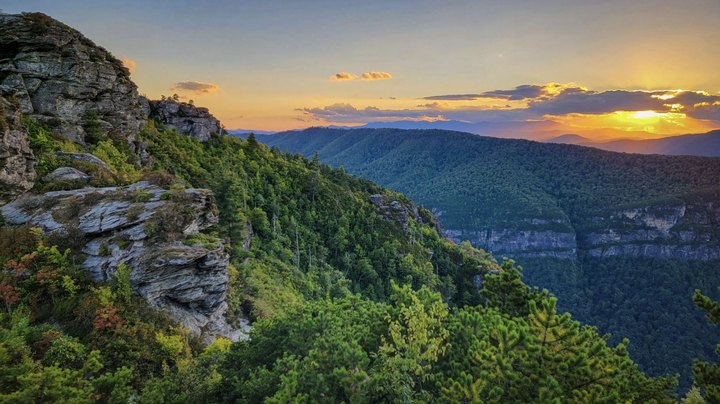 The Chimneys Trail In North Carolina Is Full Of Awe-Inspiring Rock Formations