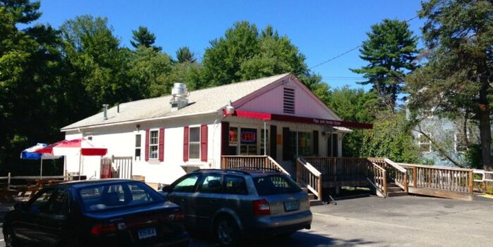 Papa Joe's Humble Kitchen In New Hampshire Is A No-Fuss Hideaway With The Best Burgers