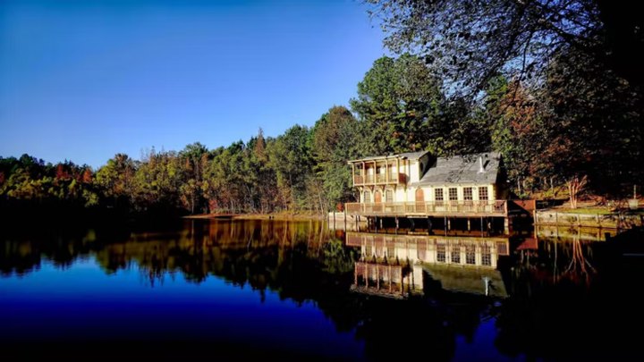The Floating Cabin At Cypress Woods Place In Mississippi Is The Ultimate Place To Stay Overnight This Summer