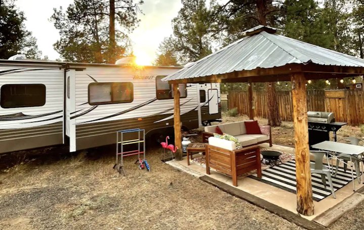 The Happy Camper RV In Bend, Oregon, Is The Grooviest Place You'll Ever Spend The Night